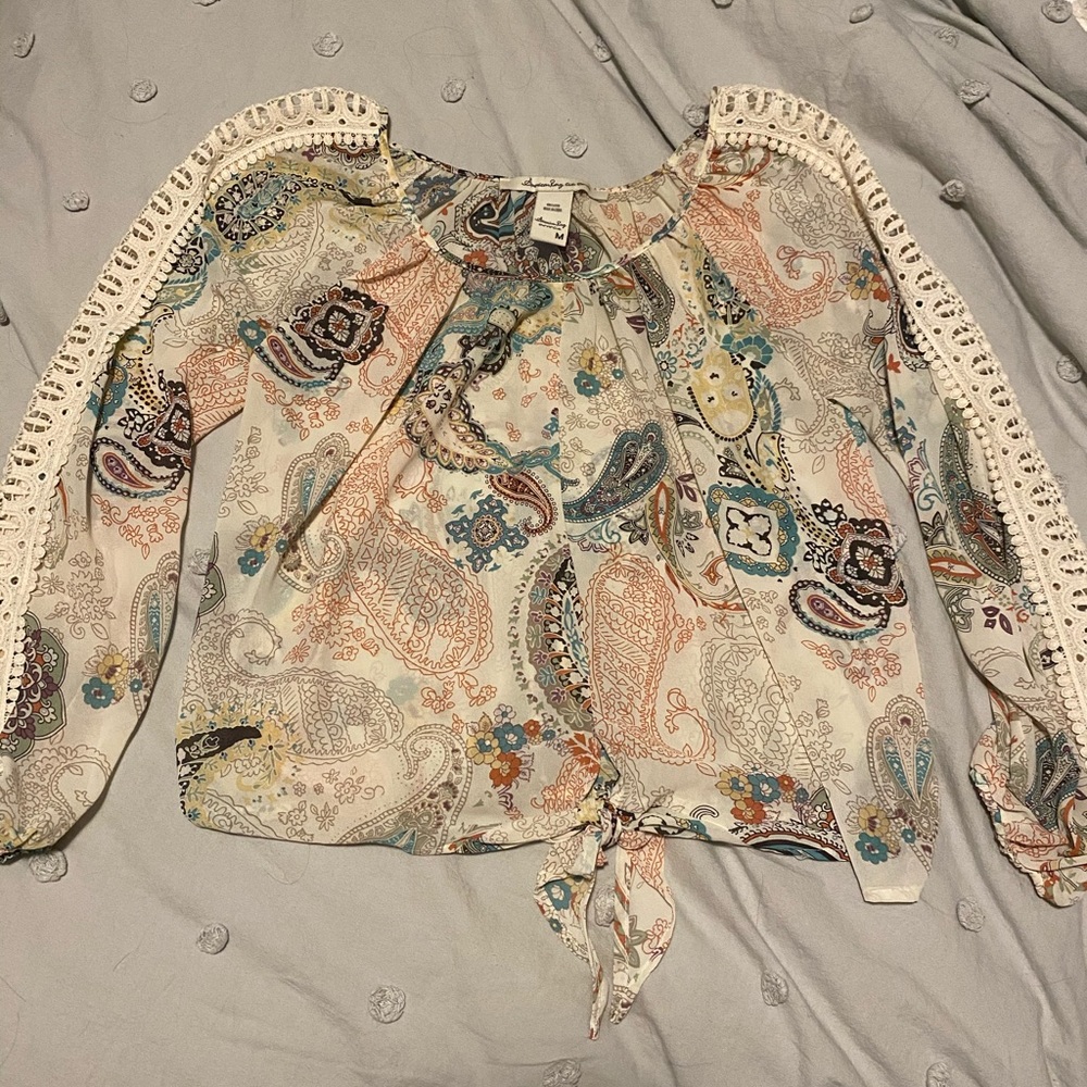 Long sleeve shirt with a pretty design!